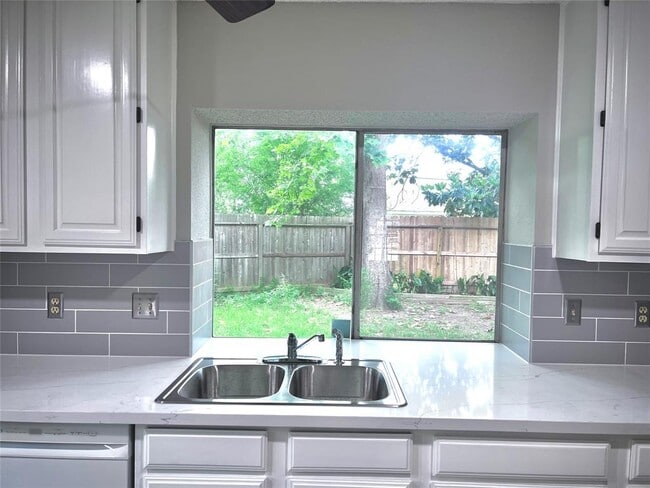 Building Photo - 1927 Brushy Creek Dr