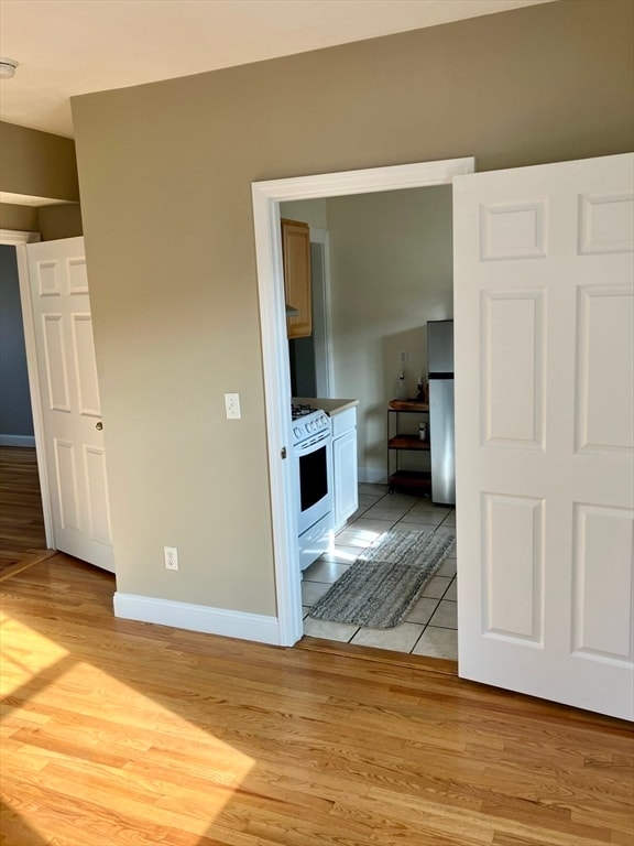 Building Photo - 25 Roslyn St