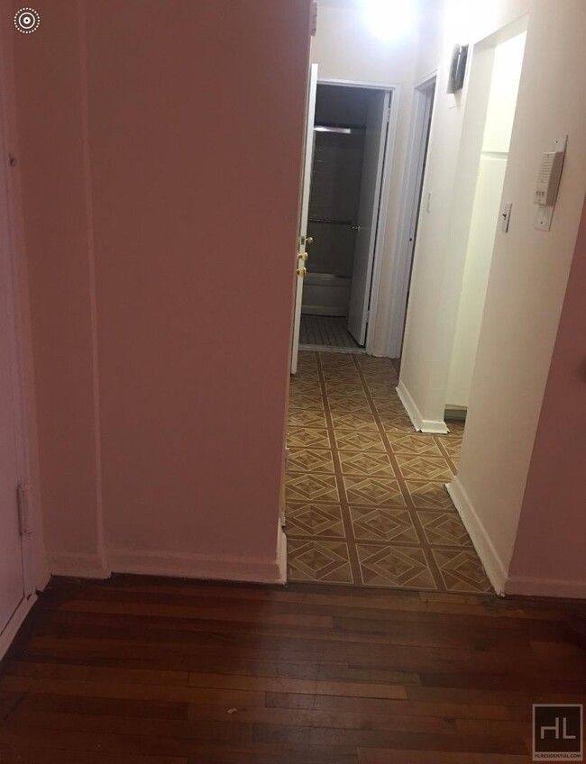 Building Photo - HOMECREST AVENUE
