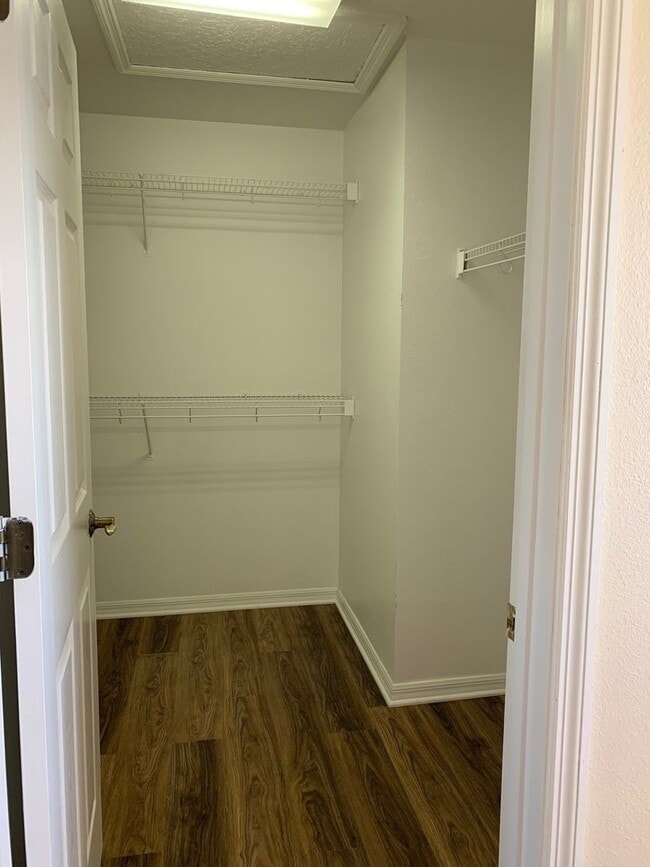 Building Photo - 3bed / 2.5 bath, 2-story townhome with 2-c...