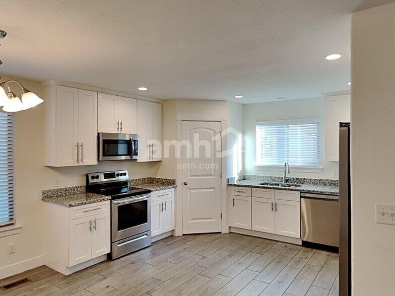 Building Photo - 2 American Way