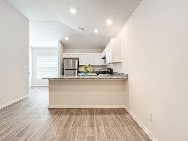 Building Photo - 10474 Pendleton Ave