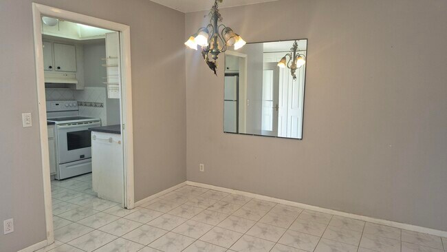 Building Photo - 2805 Crosley Dr E
