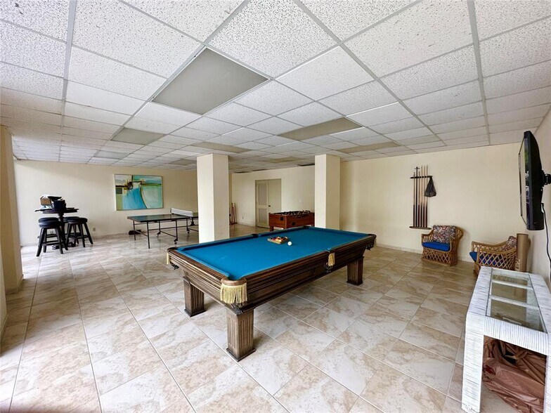 Building Photo - 2841 N Ocean Blvd