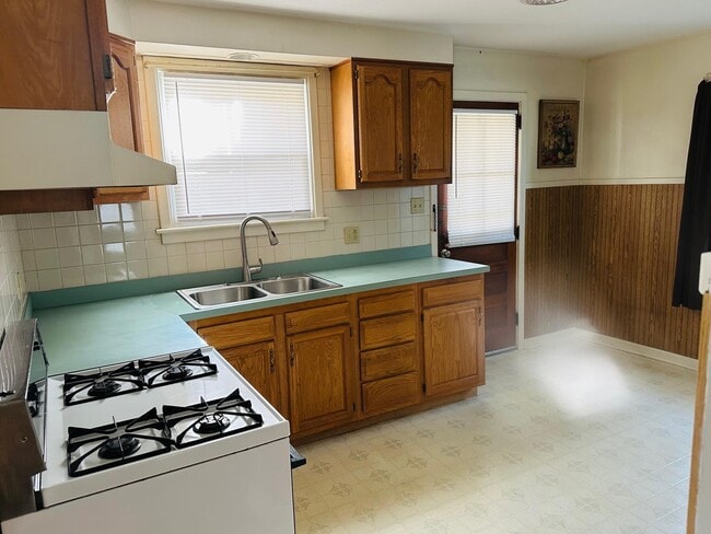 Building Photo - 13 Aldrich Ave