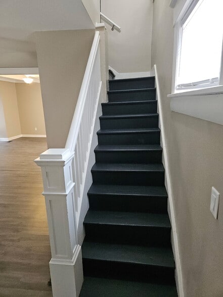 Building Photo - 1214 5th Ave