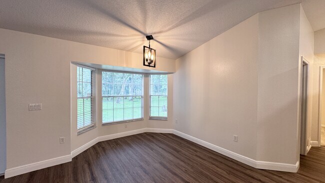 Building Photo - 616 Erin Way
