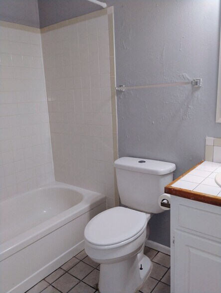 Building Photo - 1120 W Shilo Dr