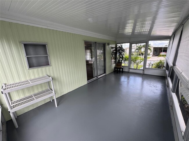 Building Photo - 410 49th Ave Terrace W