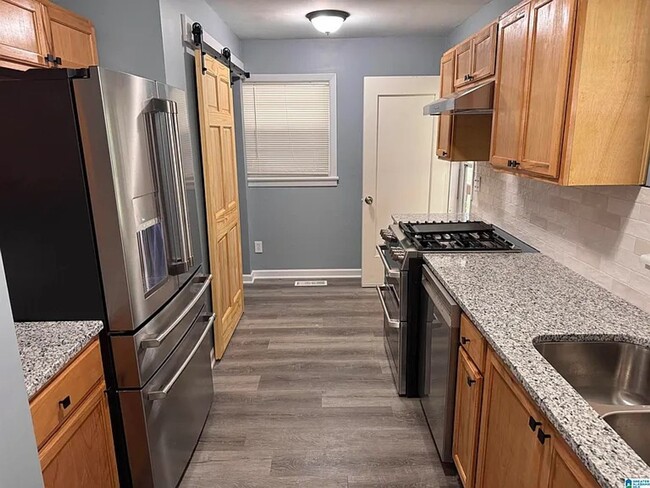 Building Photo - NOW AVAILABLE! RENT READY!!