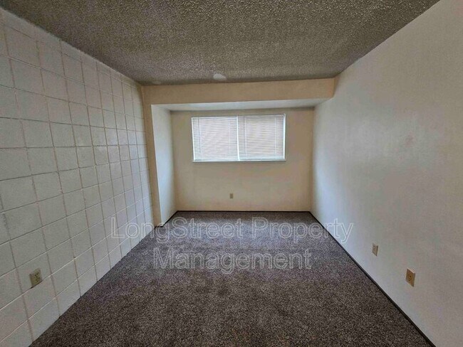 Building Photo - 2145 NW Highland Dr