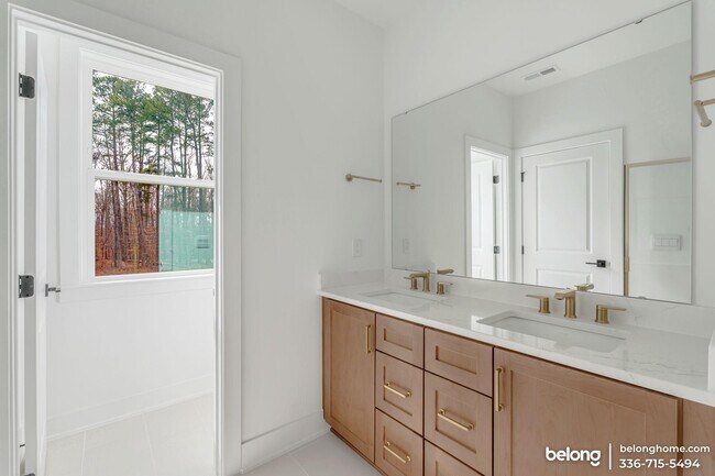 Building Photo - 2120 Opulent Oaks Ln