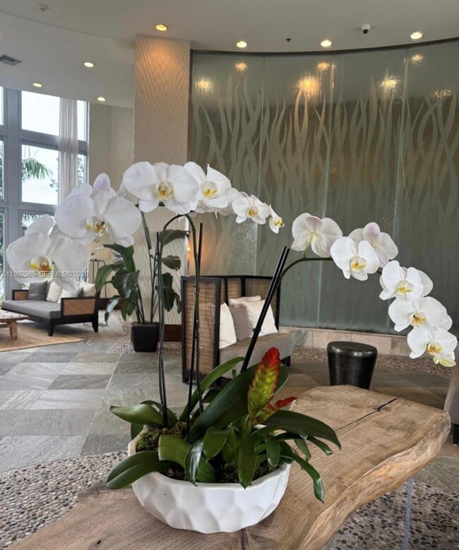 Building Photo - 2641 N Flamingo Rd