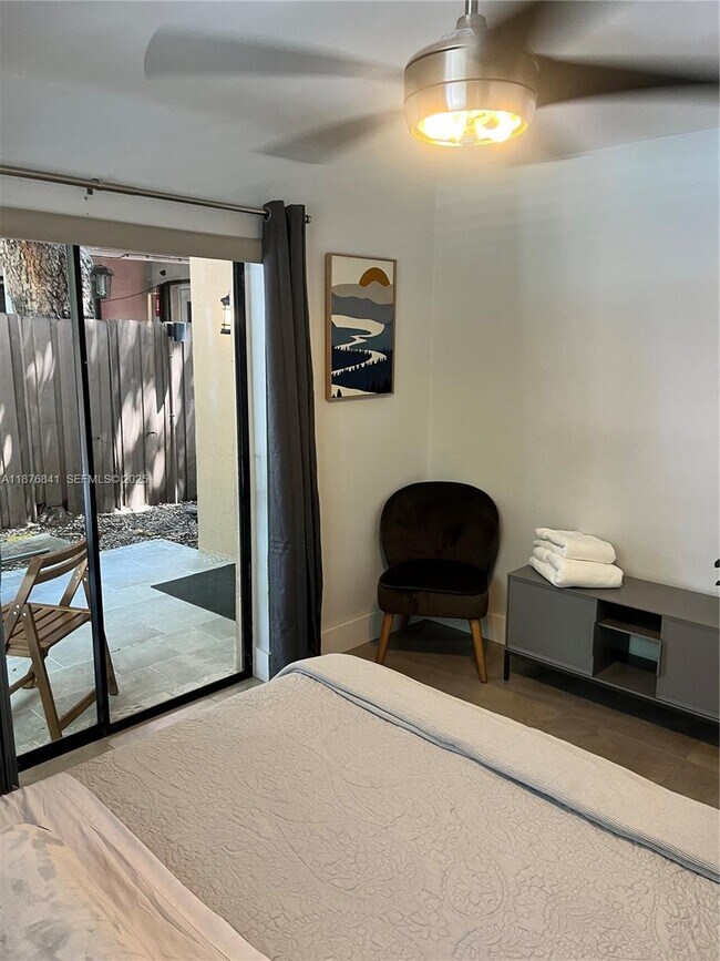 Building Photo - 2567 NE 182nd St