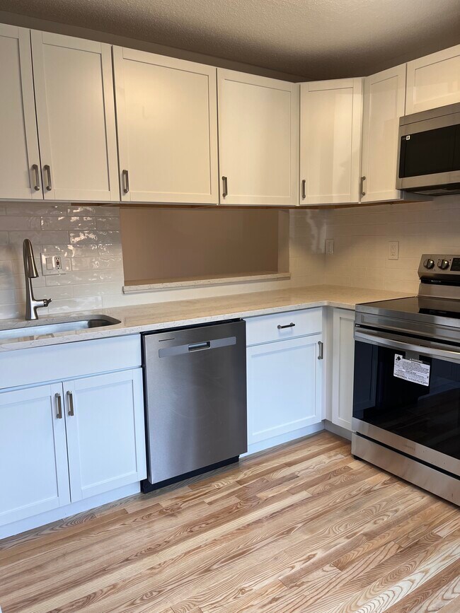 Building Photo - 108 Cedar Knolls Dr