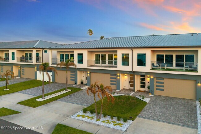 Building Photo - 223 6th Ave
