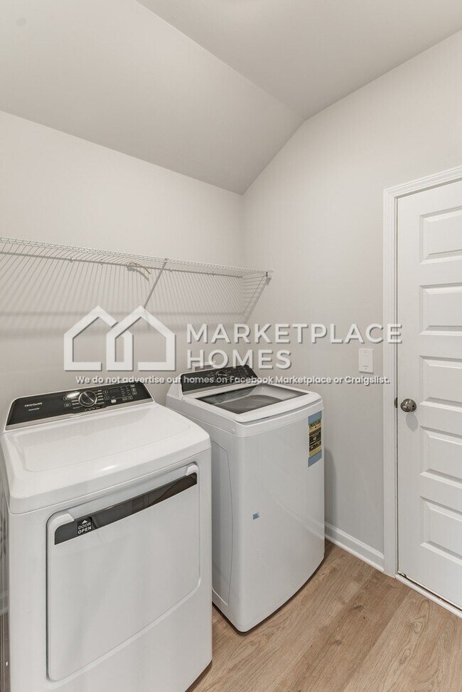 Building Photo - 165 Olde Hearth Rd