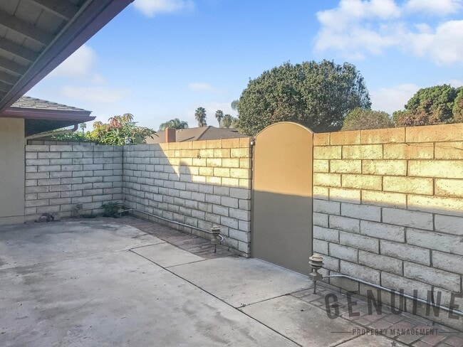 Building Photo - 1107 W Memory Ln