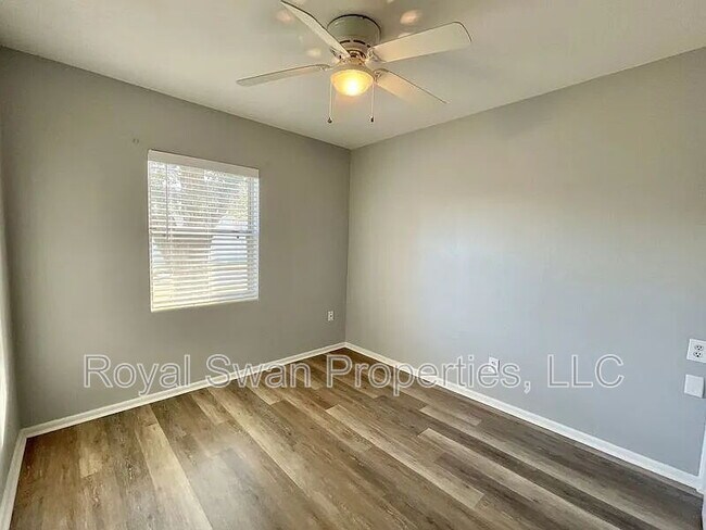 Building Photo - 114 Azalea St