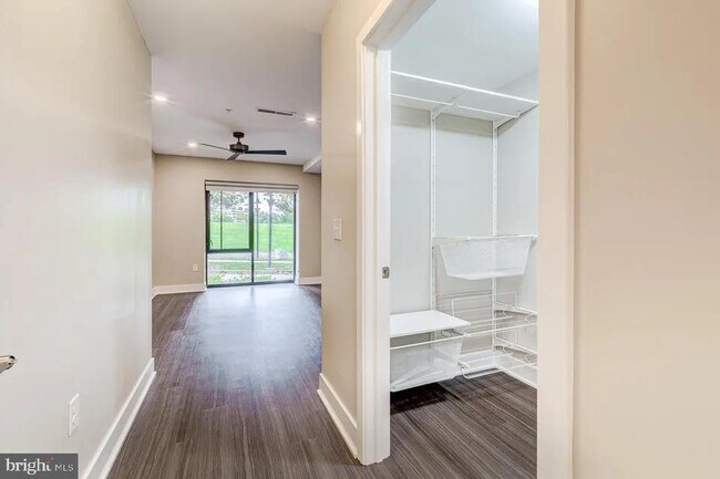 Building Photo - 145 Riverhaven Dr