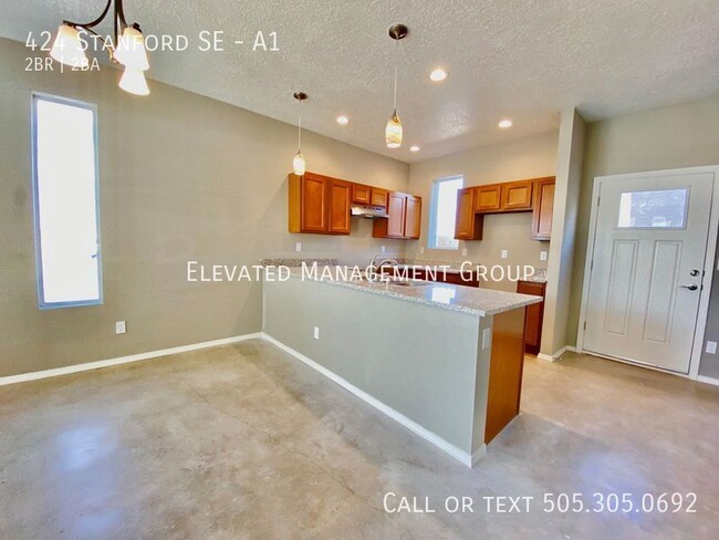 Building Photo - 424 Stanford Dr SE