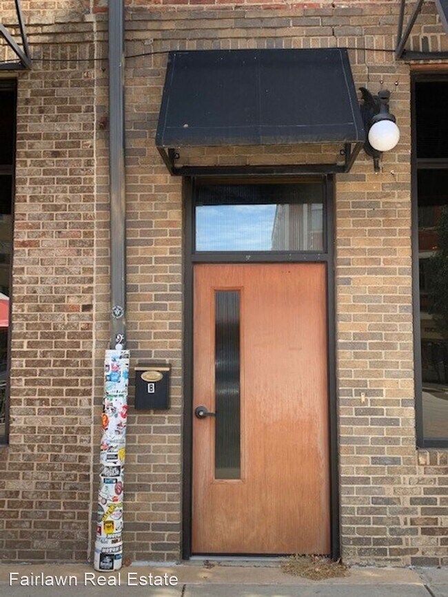 Building Photo - 1 br, 1 bath House - 32 E. Chester St. Apt. B
