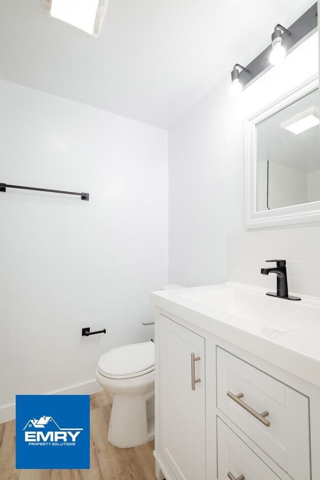 Building Photo - GREAT LOCATION 4 BEDROOM 2 BATH HOME IN WH...