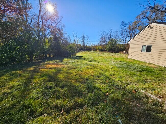 Building Photo - 811 Hoyle Rd