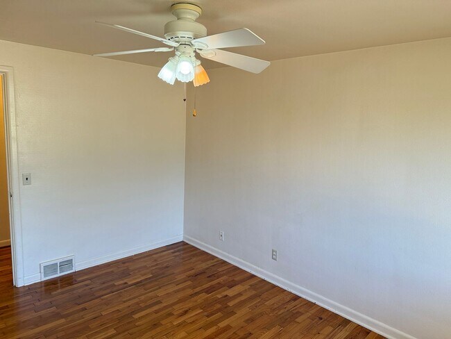 Building Photo - 3 bedroom, 1.5 bath house in Eugene!