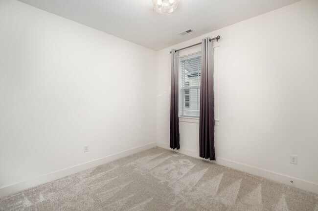 Building Photo - Stunning 4 Bedroom Home in Carothers Cross...