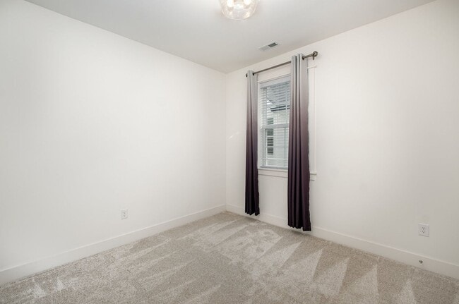 Building Photo - Stunning 4 Bedroom Home in Carothers Crossing!