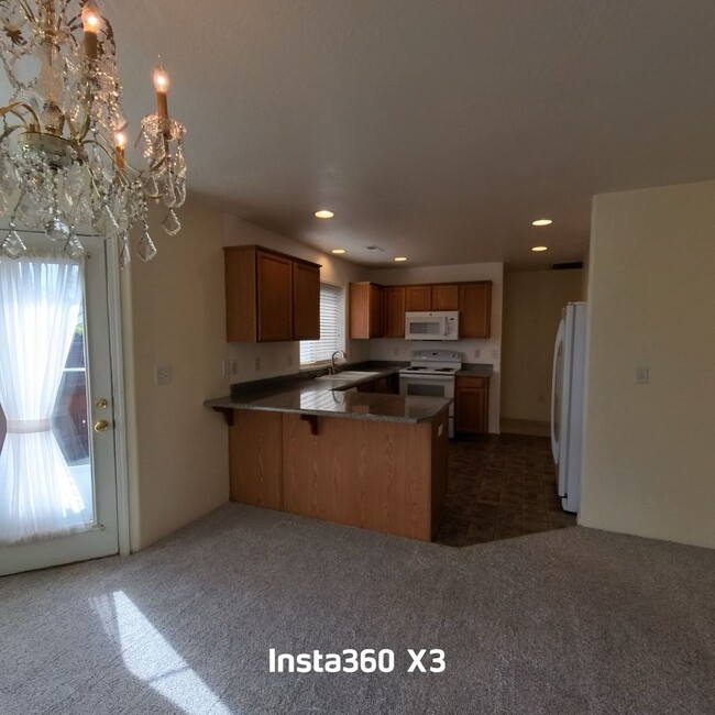 Building Photo - Charming 3 Bed 2 Bath Medford Townhome