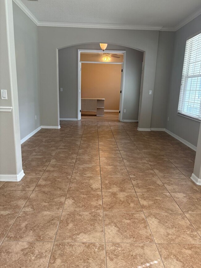 Building Photo - Stunning 6-Bedroom Pool Home in Desirable ...