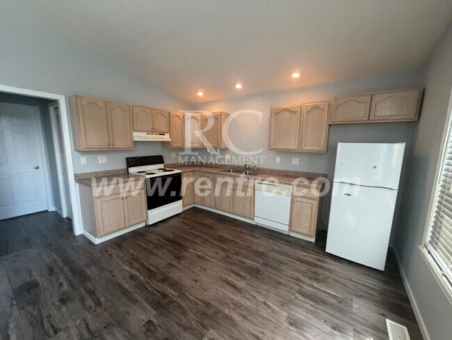 Building Photo - 811-A Fourteenth E (g)-