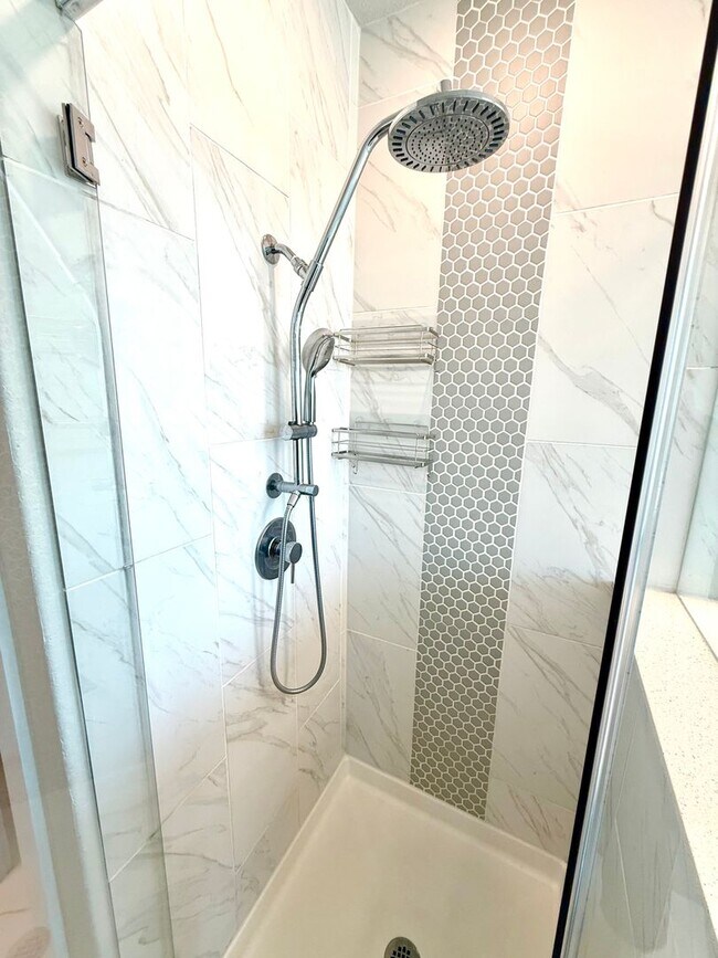 Building Photo - **MOVE IN SPECIAL** 2-Story 3 Bedroom / 2....