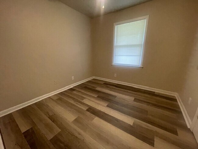 Building Photo - 504 Merrymont Dr
