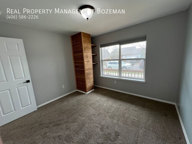 Building Photo - 452 Woodman Dr