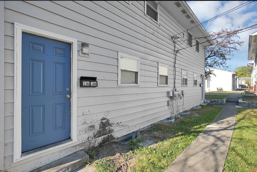 Building Photo - 1636 E 25th Ave