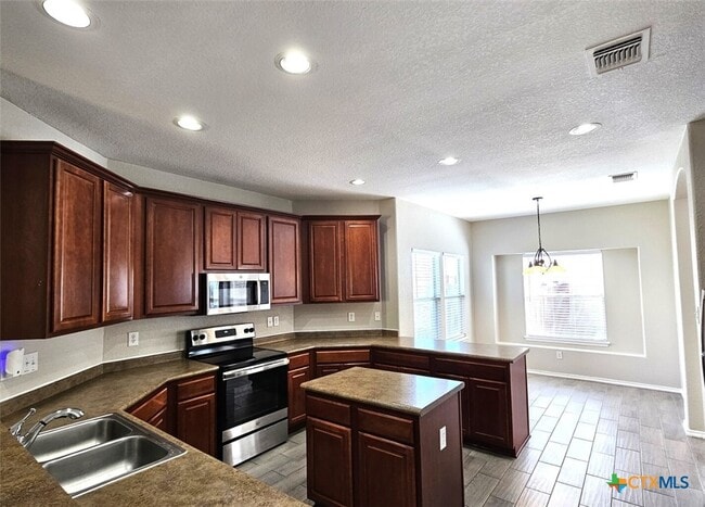 Building Photo - 316 Julian Point