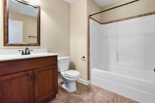 Building Photo - Pet Friendly Three Bedroom!