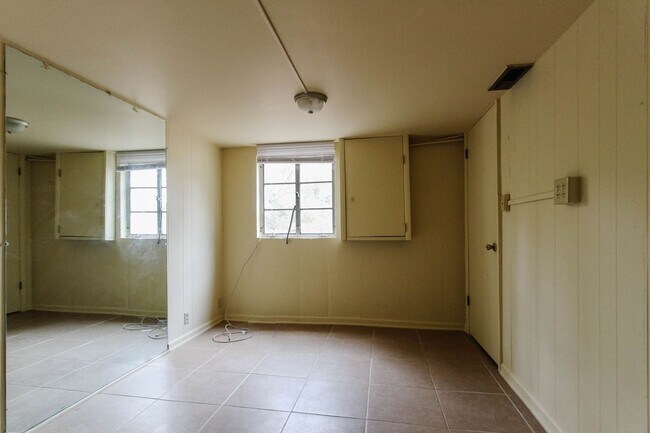 Building Photo - 1506 W White River Blvd