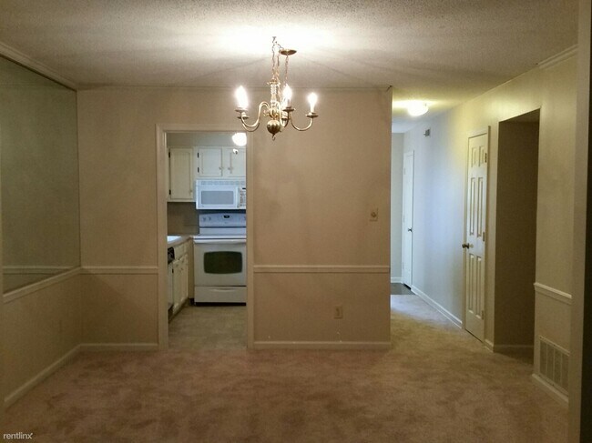 Building Photo - 2 br, 2 bath House - 4812 Tower Rd Unit D