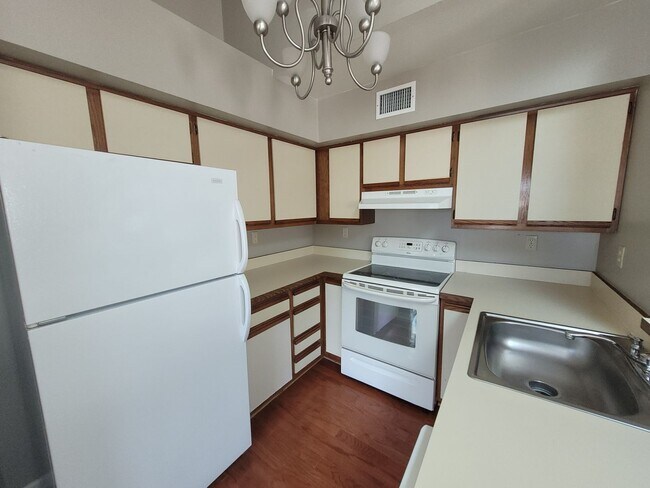 Building Photo - BROOKSIDE