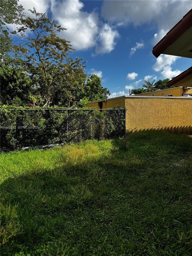 Building Photo - 2194 SW 57th Ct