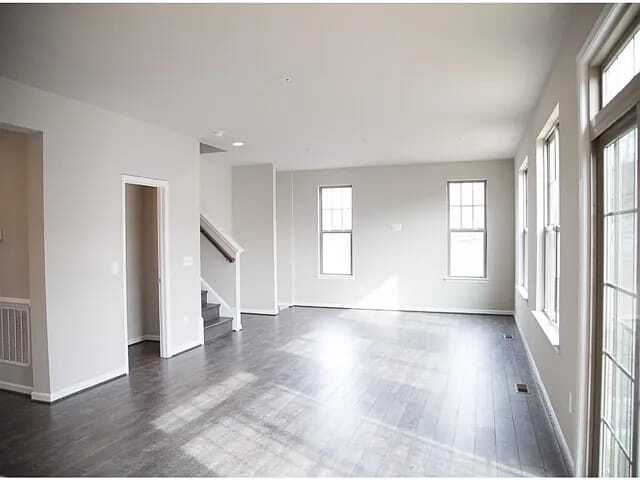 Building Photo - 17905 Woods View Dr