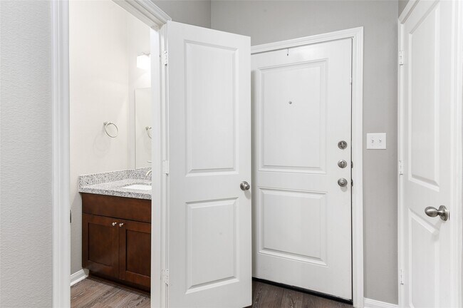 Building Photo - 124 Artesian Way