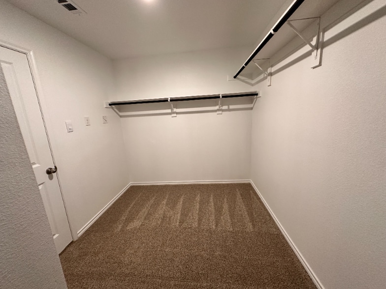 Building Photo - 2330 Hydrangea Dr