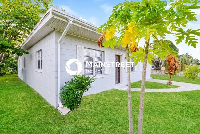Building Photo - 4 Bedroom Pet-Friendly Home in ORLANDO, FL with Main Street Renewal