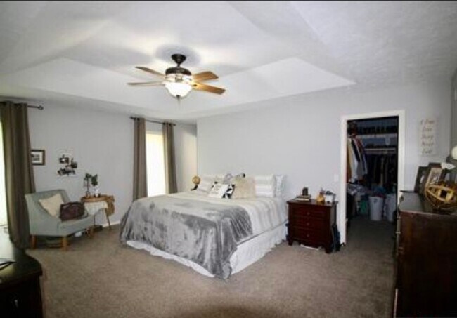 Building Photo - Spacious Five Bedroom Home!