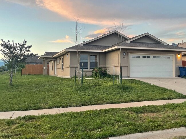 Building Photo - Corner Lot House in Bayfield 3bd/2ba